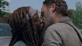 The Walking Dead Season 8 episode 1  Rick and Michonne Kiss [upl. by Nielson]