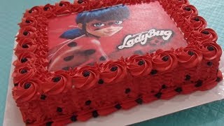 Bolo da Ladybug 🎂 Com rosas vermelhas de chantilly 🌹 [upl. by Enilesoj]