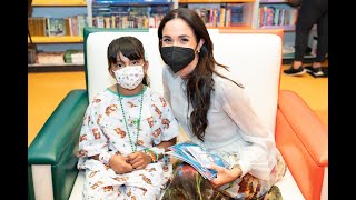 Duchess Meghan Markle Surprises Kids at LA Hospital  E News [upl. by Eisserc921]